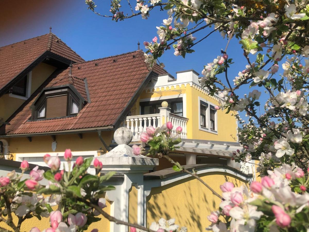 Panorama Schloessl Velden am Woerthersee