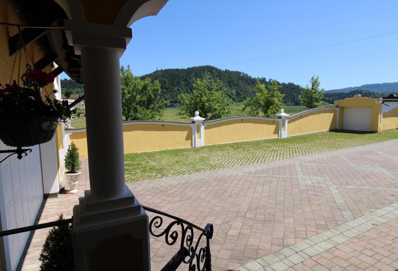 Panorama Schloessl Velden am Woerthersee