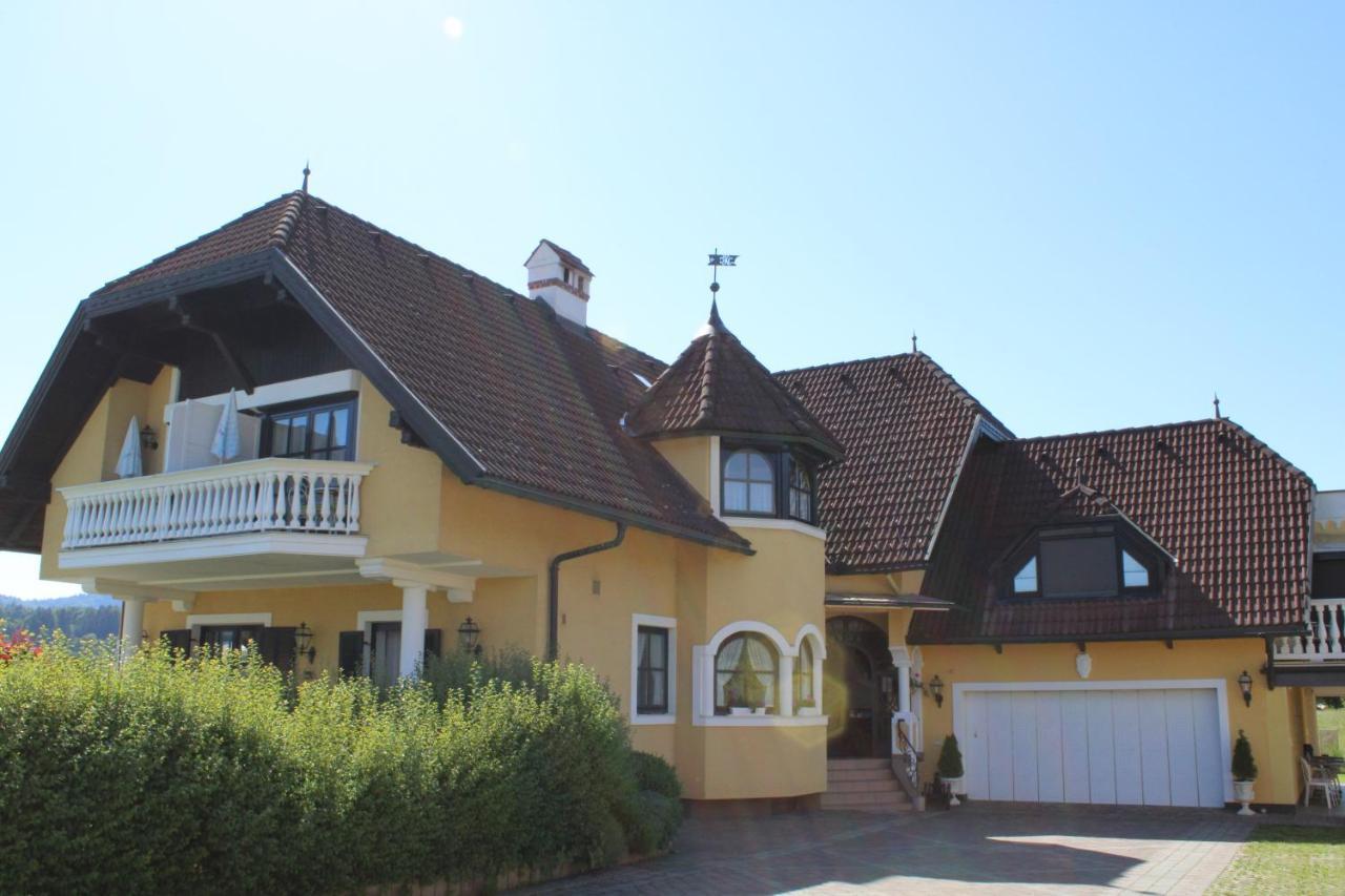 Panorama Schloessl * Velden am Woerthersee